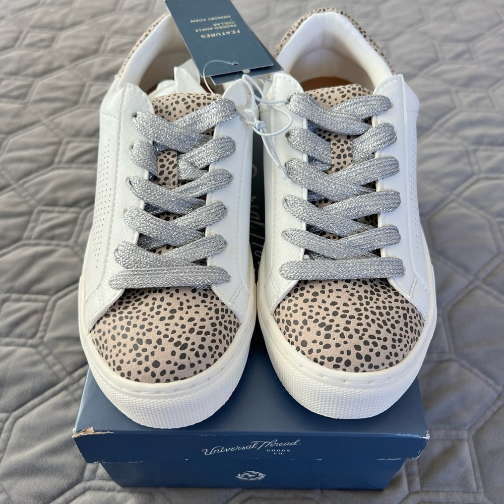 Universal Thread Cadey Sneakers